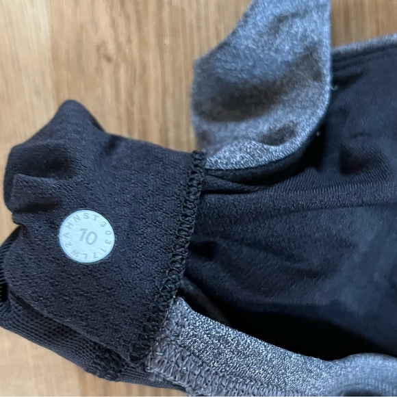 Lululemon Free To Be Gray Sports Bra Sz 10 - Picture 3 of 3